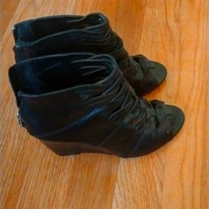 Black wedge shoes